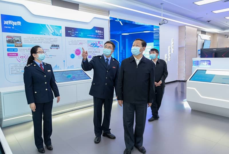 彭清华前往财政厅、省税务局调研并主持召开专题会议强调
把握新阶段新特点促进财税工作高质量发展
在推动新时代治蜀兴川再上新台阶中展现更大作为「相关图片」 彭清华前往财政厅、省税务局调研并主持召开专题会议强调
把握新阶段新特点促进财税工作高质量发展
在推动新时代治蜀兴川再上新台阶中展现更大作为「相关图片」